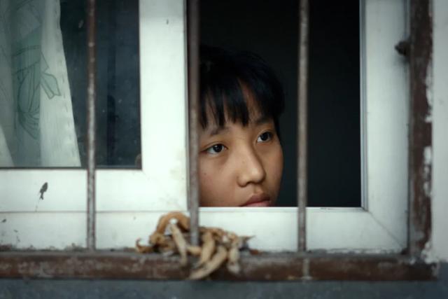 这些被互联网遗忘的家庭,他跟拍了12年:一度哭到拍不下去