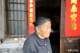 白发变黑发，104岁的老奶奶真年轻，养鸡20只，天天喝“咖啡”图片