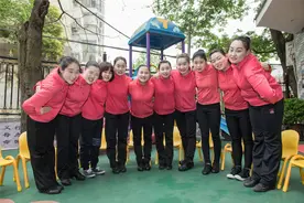 三千请不到保姆，两千却找得到幼师，家长：难怪幼儿园经常换老师图片