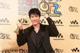 最惨明星王力宏，曾年入4亿，输给周杰伦后，直播刮胡子求围观图片