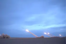 中国最强火箭炮一次齐射“烧”8辆豪车，要给李云龙他真敢打东京图片