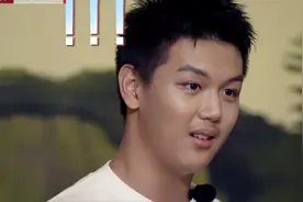 王艳罕见带儿子录综艺，15岁球球身高超过妈妈，模样乖巧不再叛逆图片