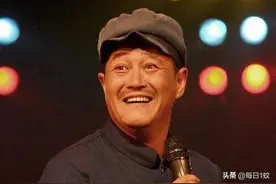 爆笑小品《过年了》赵本山跟程野斗嘴，爆笑不断，笑翻全场图片