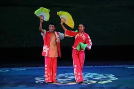 看戏丨欢笑不停、嗨唱不断，二人转专场演出唱响桃李梅图片
