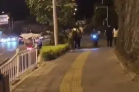 赵丽颖探班冯绍峰！结婚2年越来越粘老公，夫妻俩深夜散步太幸福图片
