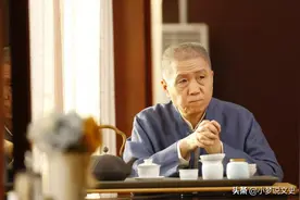 马未都有一个乾隆公道杯，杯子一倒满水就往外漏，古人真会玩儿图片
