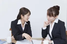 女白领出差搞定3百万订单，找老板报销费用，听完老板的话后愣了图片
