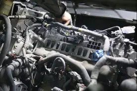 怪兽修车：翻新一辆残破不堪的路虎神行者，耗时30天完美复活它图片