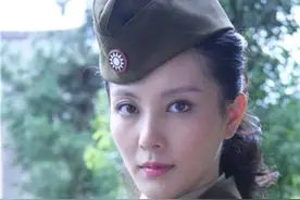 美女军官欣赏图片