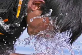 丁真爆红家庭背景曝光，才知道为什么他有这样的好运气图片