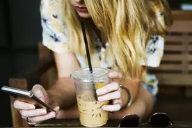 拿起手机就放不下来，那是自控力太差了。试试这几个解决办法图片