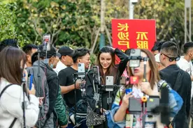 “名媛”层出不穷，背后是网红经济的内卷图片