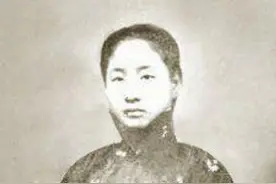 父亲娶了个很漂亮的后妈，只打扮从不做家务，40年后得知她的身份图片