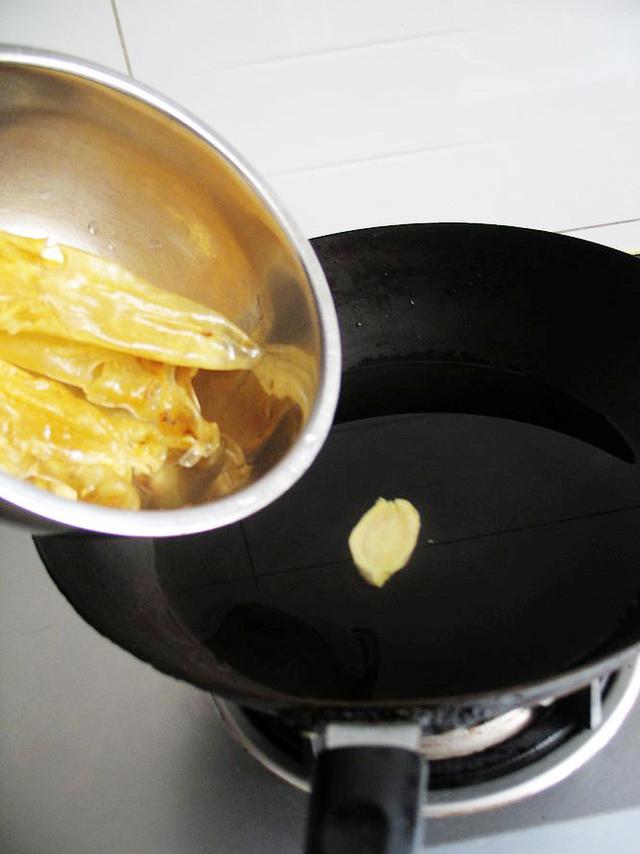 花胶猪骨鸡脚汤 2026年花胶煲猪骨鸡脚的做法 花胶猪骨鸡脚汤 2026年花胶煲猪骨鸡脚的做法