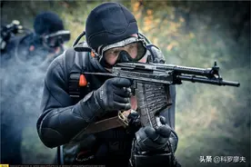 步枪射程400米，但水下威力十分可怜，子弹出膛1米就能用手抓住图片