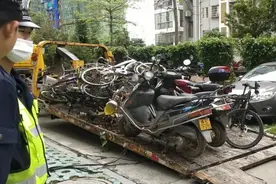 长泰：好多好多僵尸车被拖走了，有你的吗？下一辆可别是你的哦图片