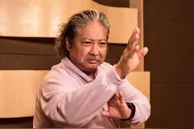 洪金宝：不愿提范冰冰，抱恙多年妻子不离，68岁近照红光满面图片