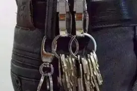 裤腰上别着大串钥匙的人，很土吗？图片