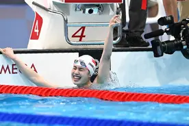 “哪吒”终闹海 蝴蝶展翅“霏”图片