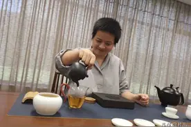 岳云鹏妻子手术后罕见露面，曾自爆光头照，对外回应病情图片