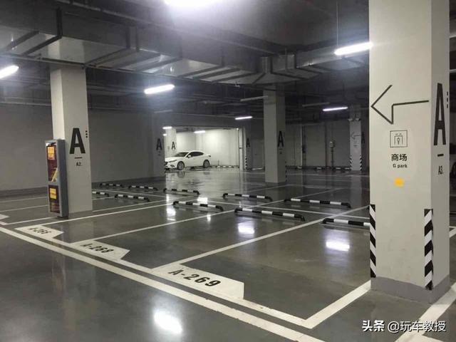 全新丰田塞纳油耗7.1L！实用不输GL8 25万起能火？