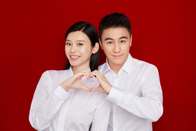 “酋长小明”CP终于结婚了，果然还是爱情滋养皮肤啊