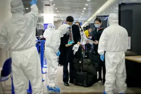 “因为我是美国护照，回国就要受屈辱”作者，你怕不是有什么大病图片