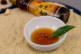 别被“假香油”骗了，无论啥牌子，没有这3个信息，都不是真香油图片