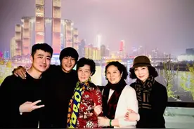 44岁陈坤晒全家福，家人颜值比他还高！独缺儿子陈尊佑图片