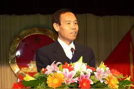 魏书生真够胆！3000人公开课学生决定学哪课，手上还不带课本图片