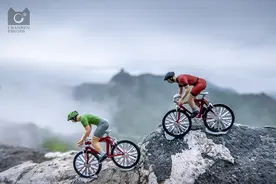 微缩小人做模特 在金山岭长城的一次趣味摄影 图片