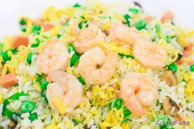 “蛋炒饭”家常做法，这几个技巧很关键，米饭金黄松散，粒粒分明图片
