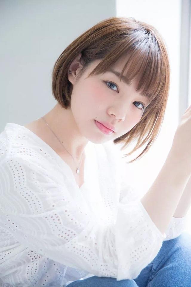日常女孩超爱的日系短发,简单修饰脸型,"少女感"满满还减龄