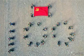 “铁血红军旅”砺兵大漠：党旗所指，战旗高扬！图片
