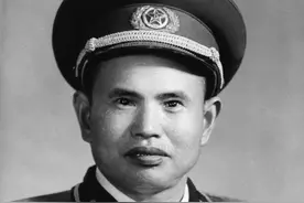 地雷战、地道战的发明者，开国将军“地雷王”王耀南图片