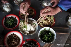 农村俗语“要烟蹭饭，其人必贱”是什么意思？有什么道理吗？图片