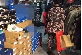 赵丽颖去逛精品打折店，大包小包买疯了，看到价格我懵了图片