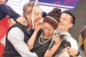 吴宗宪真是太爱女儿了，现场亲亲抱抱举高高，毫不畏惧外界看法！图片
