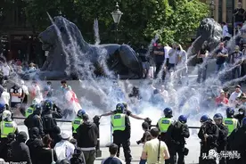 英国极右翼也走上街头，伦敦街头火爆，英国政府真急了图片