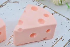 粉嫩草莓乳酪蛋糕 玫瑰红酒布丁 4款免烤箱也能做的仙女点心图片