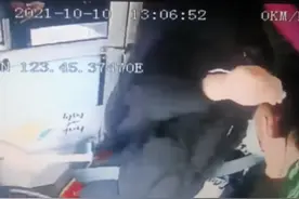 乘客持铁锤打伤公交司机，警方通报来了图片