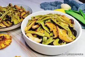 今天吃什么？贡菜炒花菇，健康又下饭的素食菜谱，又鲜又脆图片
