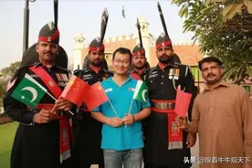 中国姑娘第一次游巴基斯坦，商店买瓶水被老板拉住：这瓶水不卖图片