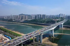 重庆实施限行过后，有没得搞错当天限行数字还开车的人哦？图片