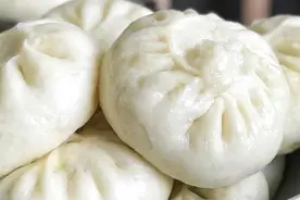蒸“包子”时最忌直接上锅蒸，很多人做错了，难怪包子不白不松软图片