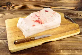 土家腊猪肉熬成猪油，油渣儿能当饭吃。父辈们甚至猪油都能喝几碗图片