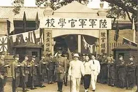 黄埔军校大门上的对联太霸气了，难怪黄埔军官都是抗日名将图片