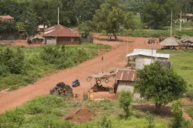 农村父母离世，留下的宅基地城镇子女可继承吗？村里要收回咋办？图片