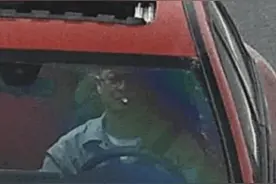 挡风玻璃落上鸟屎 结果司机被误抓拍车内抽烟图片
