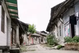 成都天府新区被“遗忘”古镇，古朴古香游客少，古镇石缸好稀奇图片